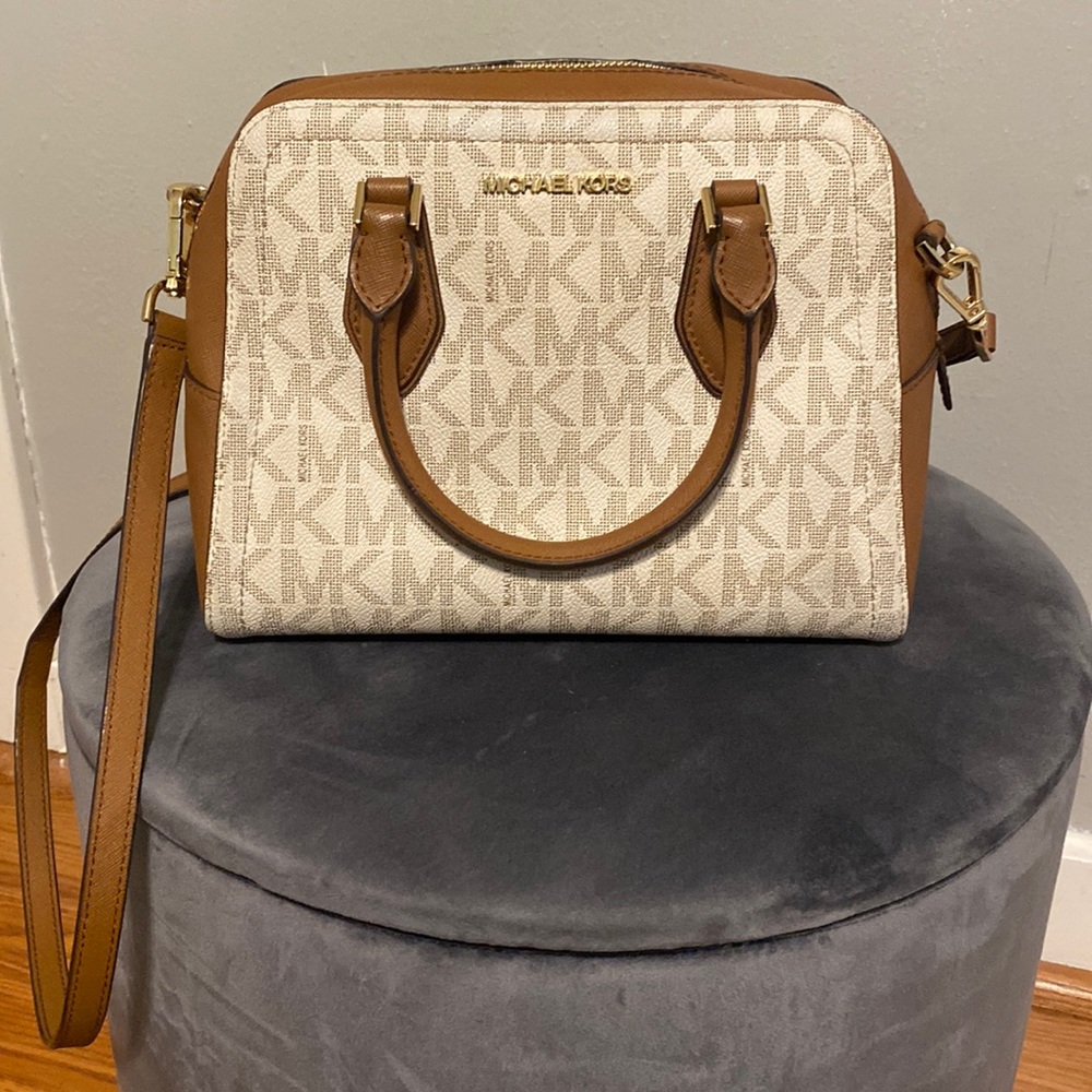 Michael kors cross body